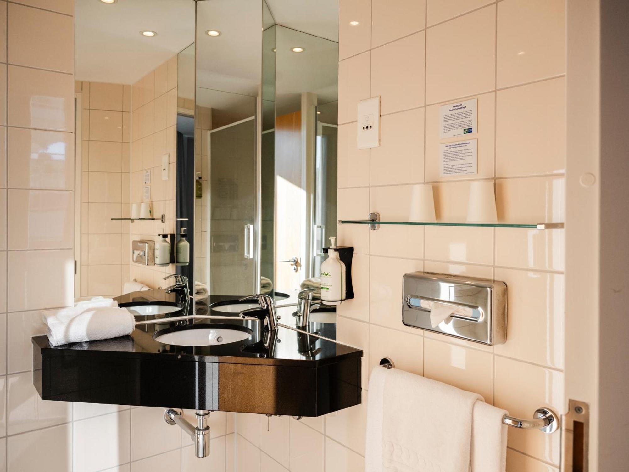 Holiday Inn Express Saint-Nazaire By Ihg Exteriör bild